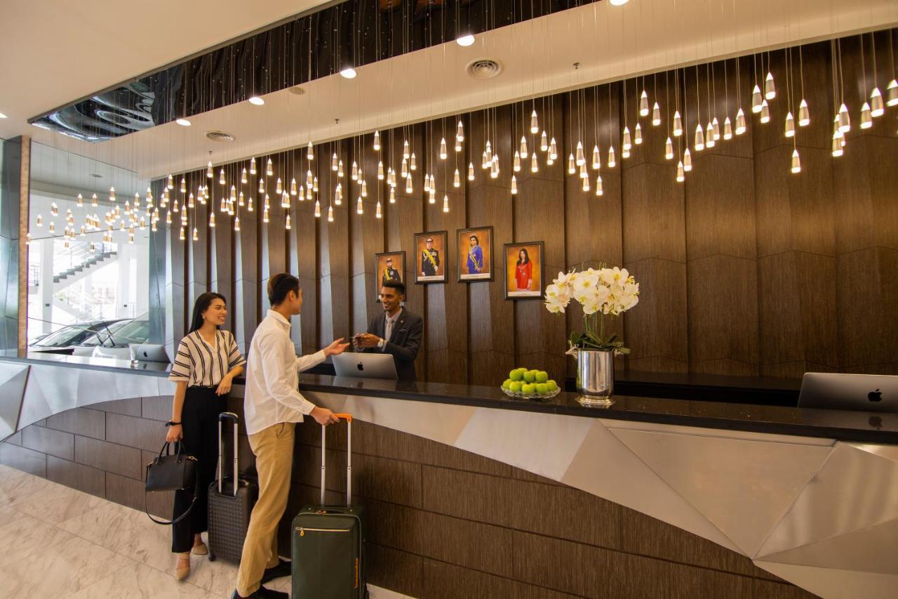 Fraser Place Puteri Harbour Nusajaya  Exterior foto The lobby of the hotel